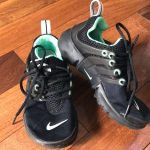 Nike PRESTO Kids size 12c Black with Mint Green